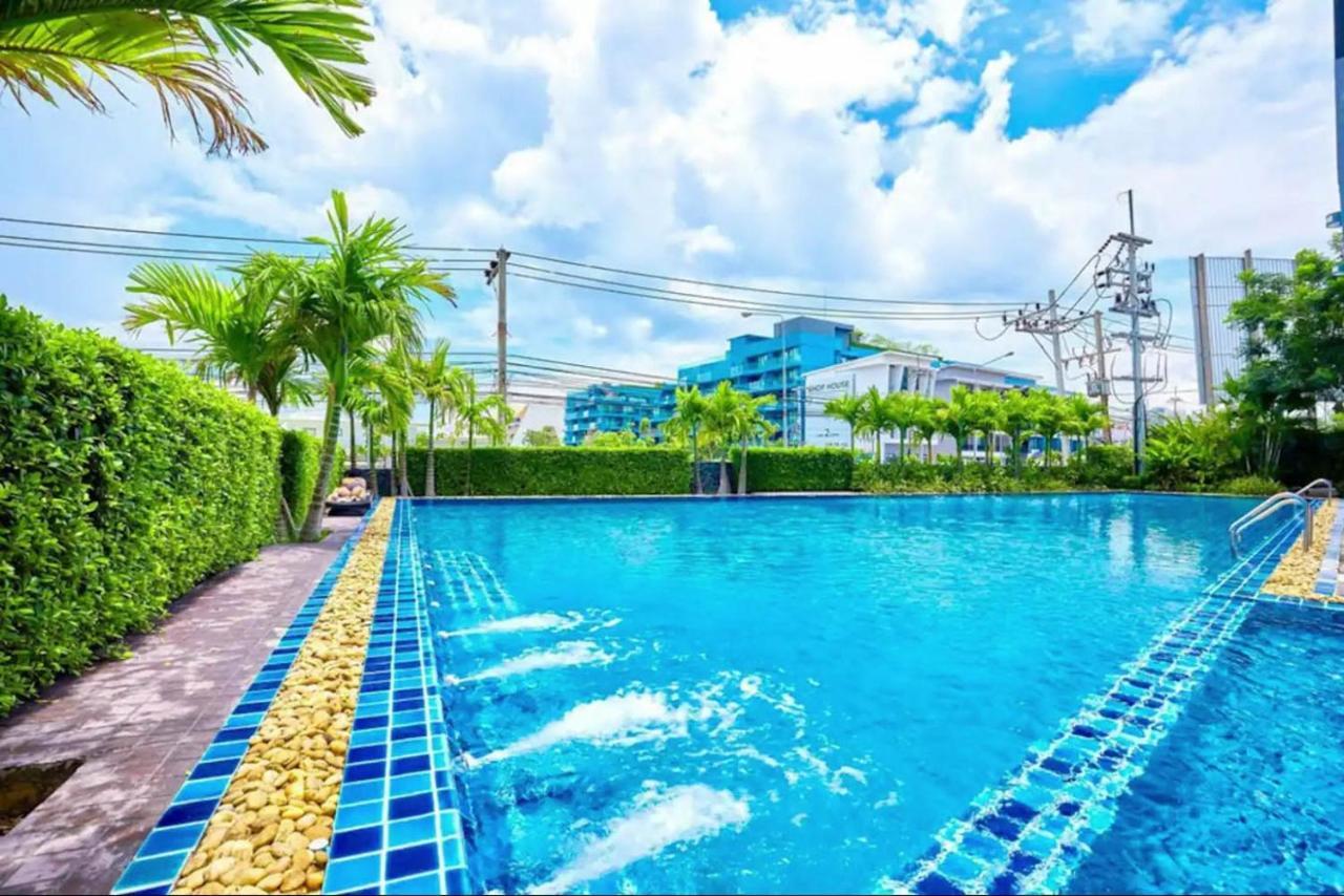 Dusit Grand Condo View Pantai Jomtien Luaran gambar